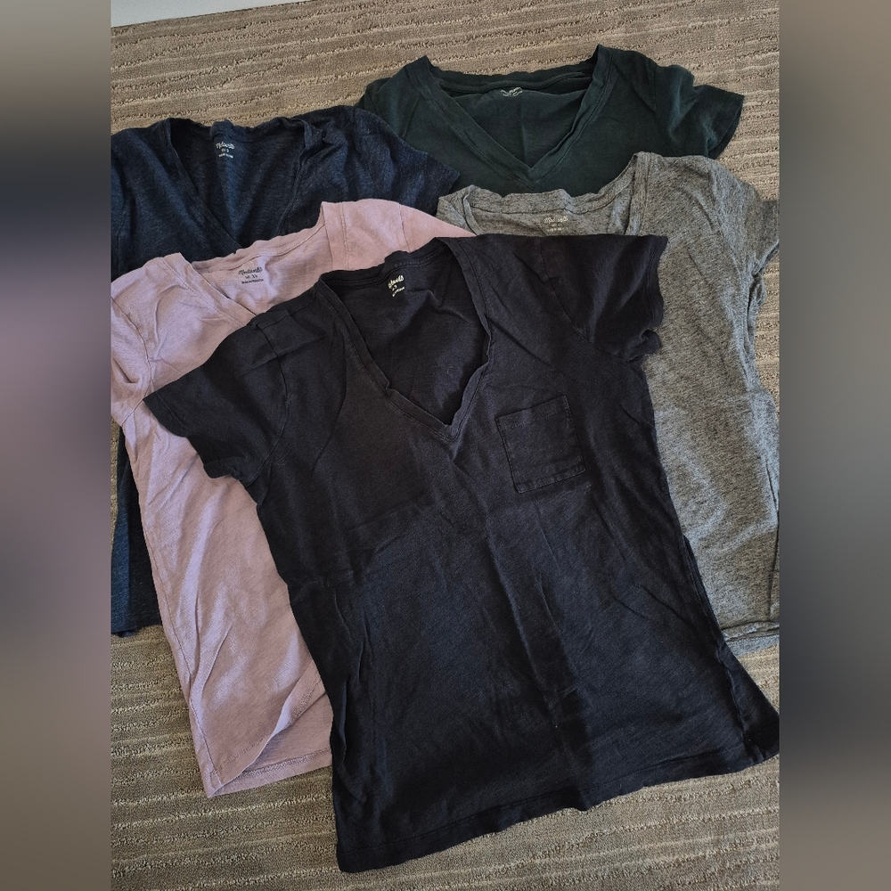 Madewell V-Neck T-Shirt Bundle in Black, Pink, Green, Gray, Denim Blue